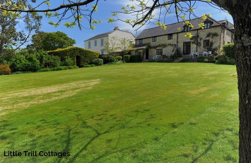 Axminster Cottage | ROSE COTTAGE, pet friendly, with a garden in Musbury
