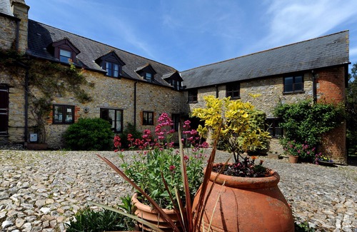 Axminster Cottage | ROSE COTTAGE, pet friendly, with a garden in Musbury