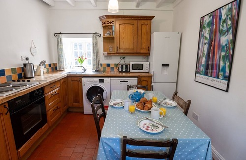 Rhyd-y-clafdy Cottage | Rose Cottage - sleeps 6 guests in 3 bedrooms