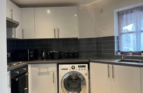 Rochester Apartment | Rose Court-Free Parking-Central-Long Stay Offer