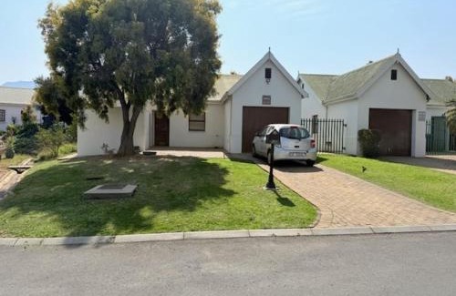 Worcester Apartment | Rose Garden, a Self-catering cottage