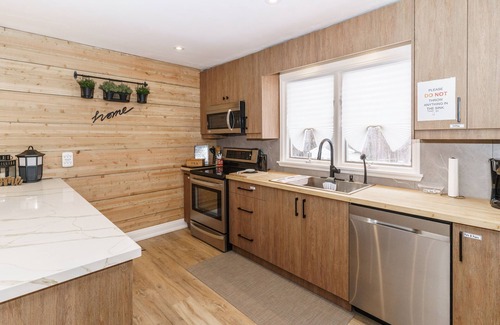 Lake of Bays Cottage | Rose Land ~ 4 Season Modern Cottage ~ Muskoka