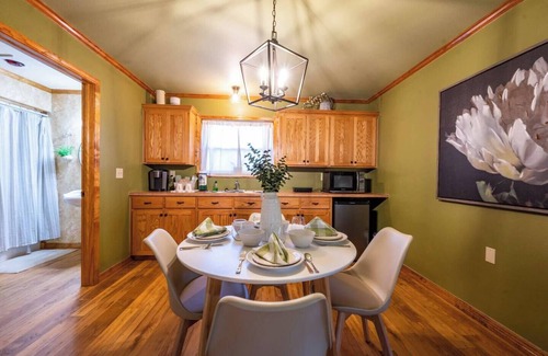 Broken Bow Cottage | Rose Lane/Sleeps 4/Hot Tub/Peaceful