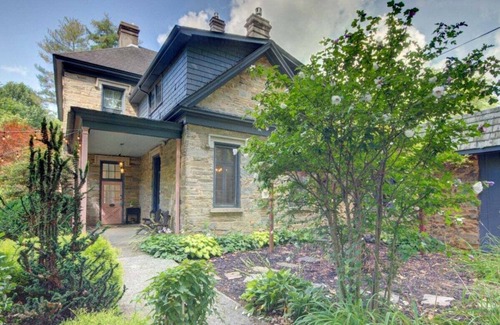 Skyland Apartment | Rose Room of the Blake House romantic couples getaway near Asheville w/free Biltmore pass