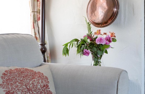 Malborough House | Rose Thatch