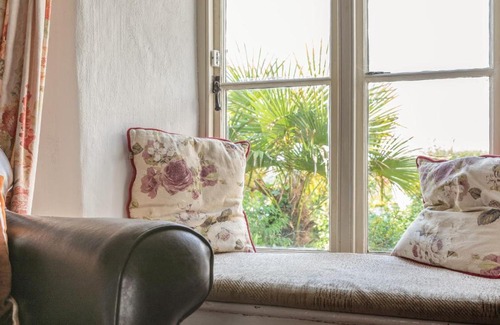 Malborough House | Rose Thatch