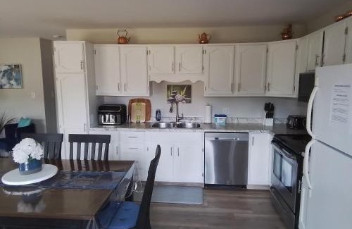 Charlotte's Shore Apartment | Rose Valley Suites