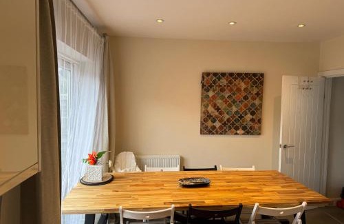 Hanham House | Rose villa