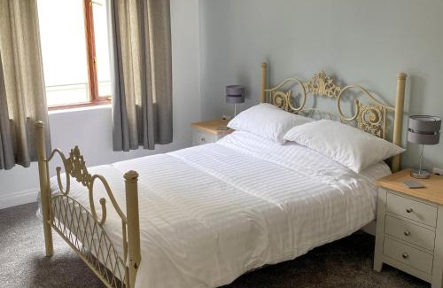 Liskeard House | Rosecraddoc Manor - Riverbank