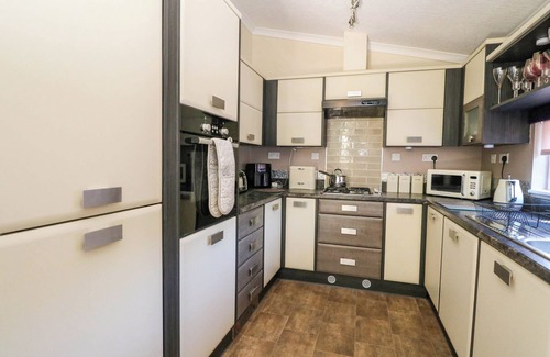 Auchterarder Cottage | ROSEGRACE LODGE, pet friendly, with a garden in Auchterarder