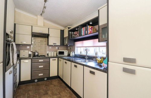 Auchterarder Cottage | ROSEGRACE LODGE, pet friendly, with a garden in Auchterarder