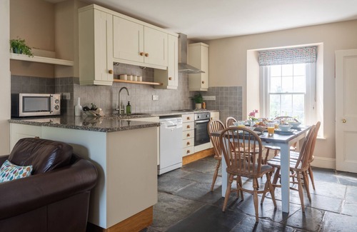 Newton Ferrers Cottage | Rosehip Cottage - a cottage that sleeps 6 guests in 3 bedrooms