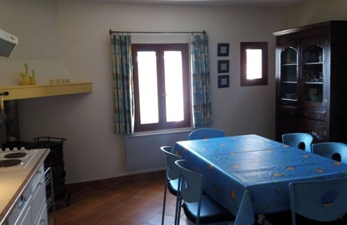 Crillon-le-Brave House | Rosemary, Family B&B