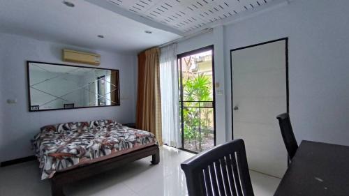 Si Sunthon House | Rosemary