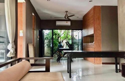 Si Sunthon House | Rosemary