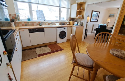 St. Mawes Cottage | Rosemullion - an apartment that sleeps 8 guests in 3 bedrooms