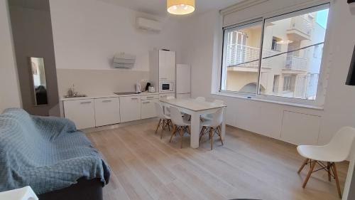 Roses Town Center Apartment | Rosesapparts A20deMar Triplex