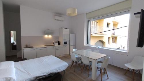 Roses Town Center Apartment | Rosesapparts A20deMar Triplex