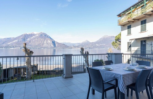 Fiumelatte Apartment | Roseta Caramel - lakefront apartment with terrace