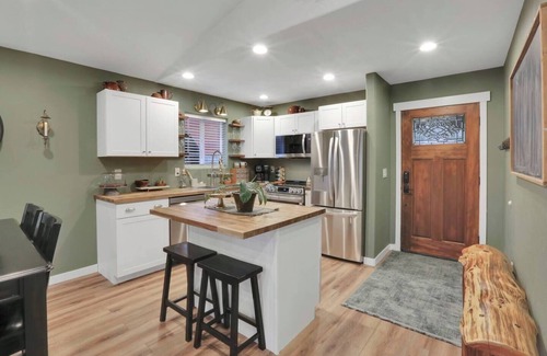 Sedro-Woolley House | RoseWood Cottage - Peaceful Forest Getaway