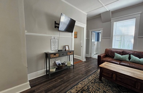 Yachting Village Apartment | 'Rosie' downtown Newport
