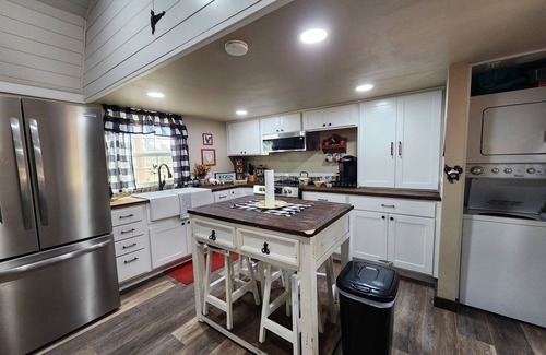 Edom Cottage | Rosie's Relaxing Ranch Retreat