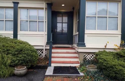 Roslyn House | Roslyn Village Motel RM1
