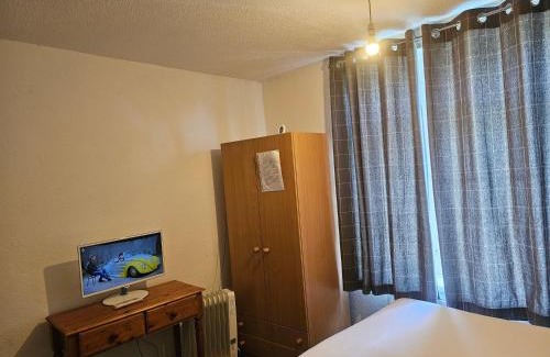 Gillingham House | Rosy Guest House
