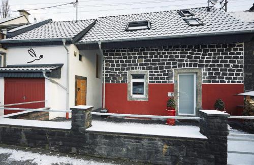 Kottenheim House | Rotes Bienenhaus