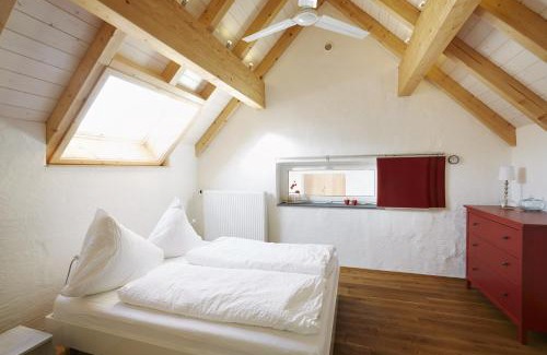 Kottenheim House | Rotes Bienenhaus