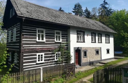 Noviny pod Ralskem House | Roubenka nad řekou