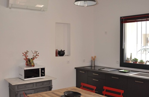 Meze House | Rouge Pompon au Coeur de Meze