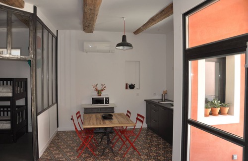 Meze House | Rouge Pompon au Coeur de Meze