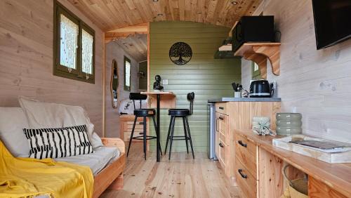 Baron Bed & Breakfast | Roulotte Farigoule Esmeralda