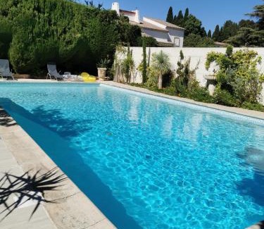 Paradou Apartment | Roulotte HOPE-Le jardin de Mia