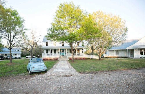 Round Top Apartment | Round Top's Stylish Hospitality- The Frenchie Boutique Hotel ROOM 3