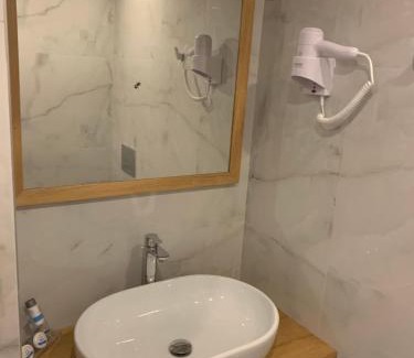Himare Bed & Breakfast | Royal 1967