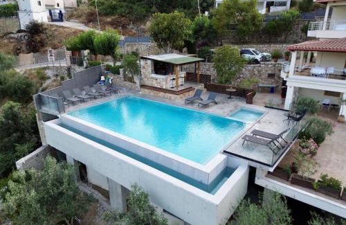 Himare Bed & Breakfast | Royal 1967