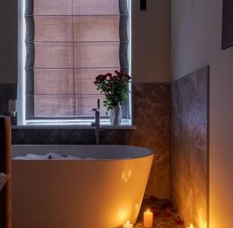 Lviv City Center Apartment | Royal apart with bathtub on Rappaporta 15