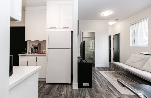 Colwood House | Royal Bay Modern 2 Bedroom Suite
