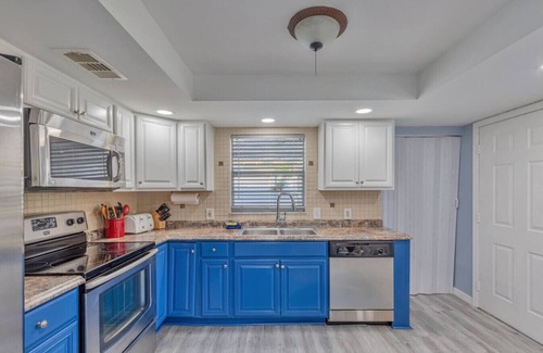 Gulfport Apartment | Royal Blue Downtown-Gulfport-CooledPool