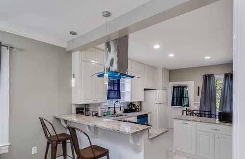 Fondren House | Royal Cottage!