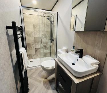 Allerthorpe Cabin | Royal Pines Lodge with Hot tub