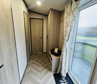 Allerthorpe Cabin | Royal Pines Lodge with Hot tub