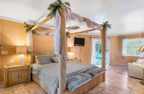 Port Charlotte House | Royal Terrace 3 bedroom 2 bathroom home with heated Pool.