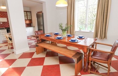 Truro House | RUAN DINAS, family friendly, with open fire in Carnon Downs