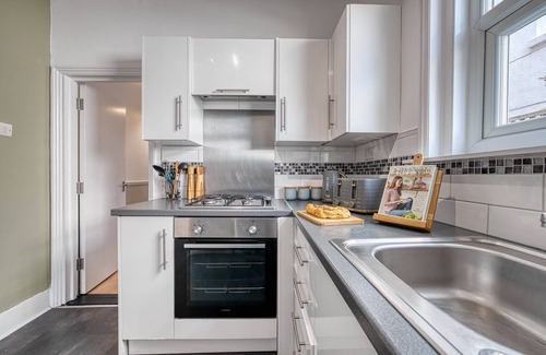 Southsea House | Rugby Heights - 3 Bed Townhouse, central Southsea