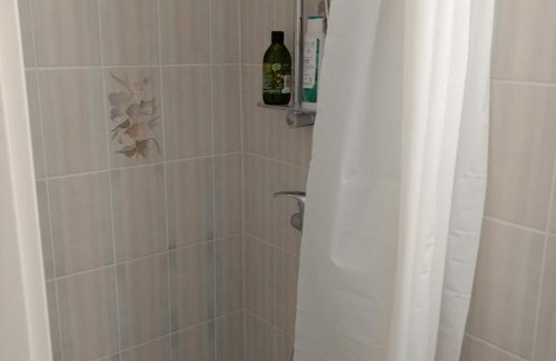 Marli/Brandenbaum Apartment | Ruhiges, gemütliches Zimmer mit Bad für 2 Personen, mit Gartenterasse