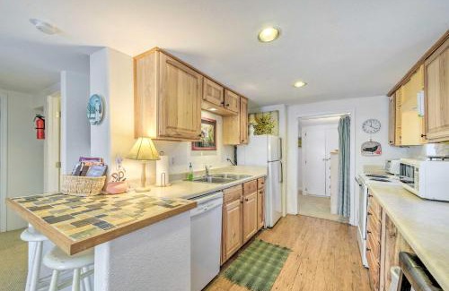 Ruidoso House | Ruidoso Cabin with Decks about 1 Mi to Downtown!
