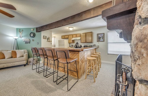 Ruidoso Apartment | Ruidoso Home w/Balcony ~ 16 Mi to Ski Apache!